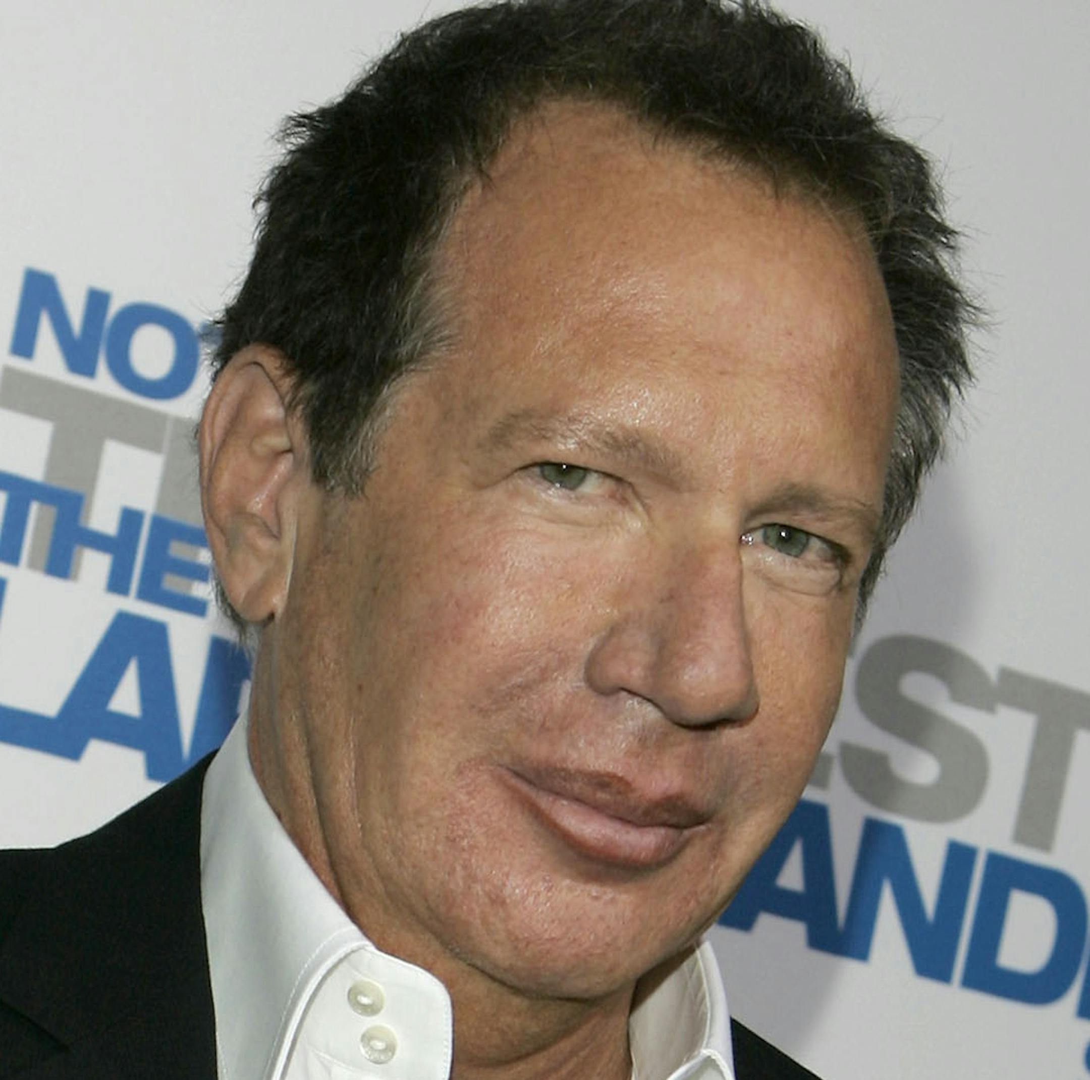 ** FILE ** In this April 10, 2007 file photo, actor-comedian Garry Shandling is shown in Beverly Hills, Calif. (AP Photo/Chris Carlson, file) ORG XMIT: NYET192