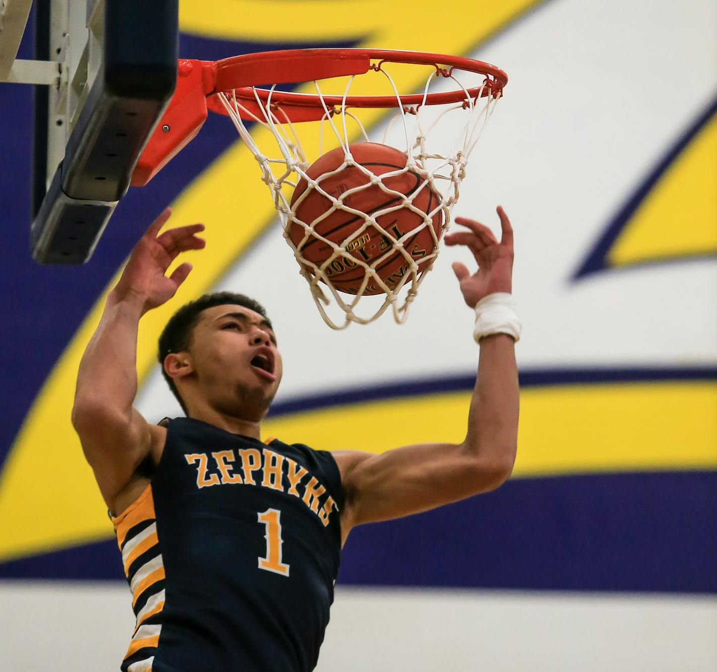 J'Vonne Hadley, Mahtomedi. Tartan at Mahtomedi. Photo by Mark Hvidsten, SportsEngine