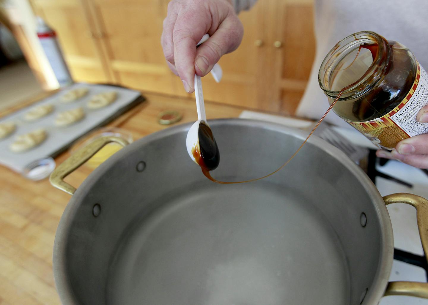 Baking Central creates step-by-step of shaping, poaching and baking pretzels, Wednesday, January 7, 2015 in Edina, MN. ] (ELIZABETH FLORES/STAR TRIBUNE) ELIZABETH FLORES &#x2022; eflores@startribune.com