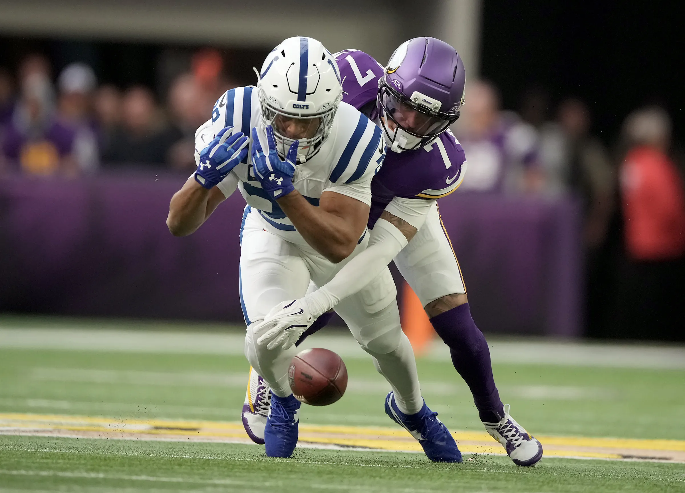 Vikings defense keeps buying time for an offense still searching for answers