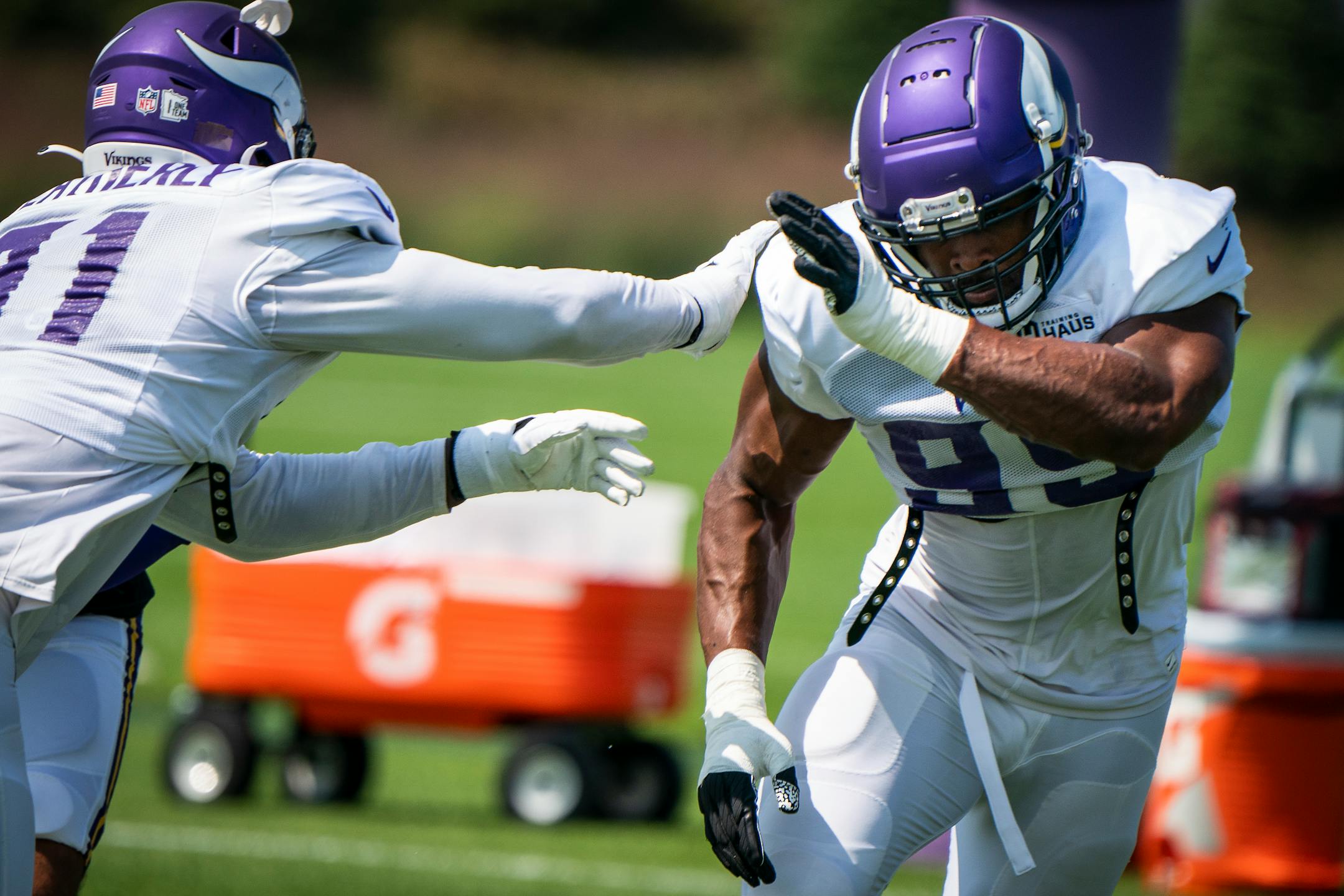 Minnesota Vikings defensive end Danielle Hunter (99), right, worked out with Minnesota Vikings defensive end Stephen Weatherly (91) during training camp. ] LEILA NAVIDI • leila.navidi@startribune.com