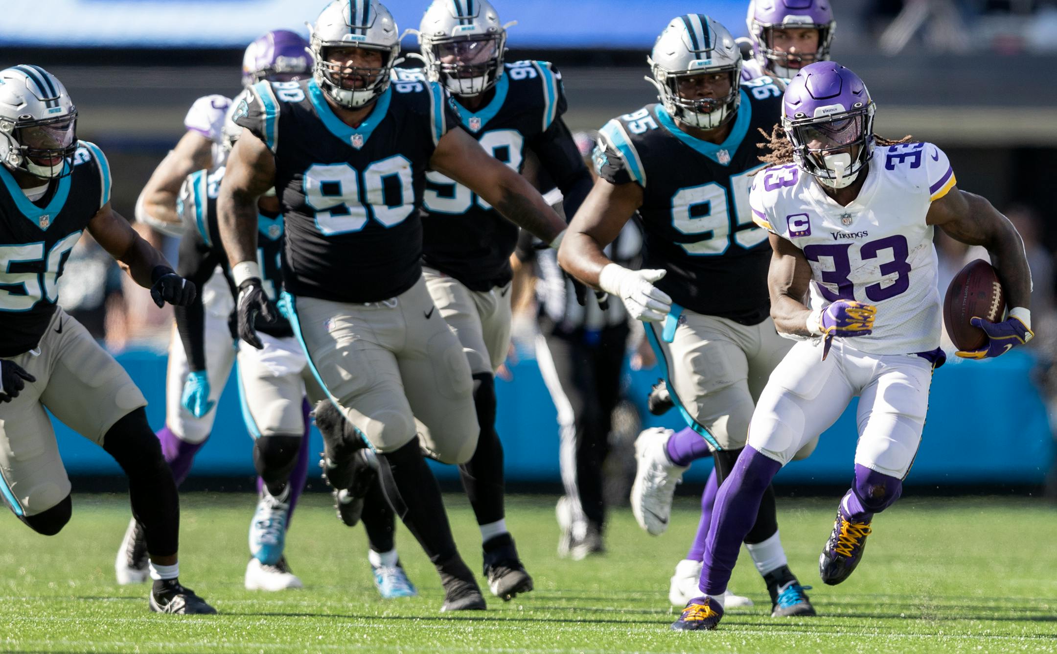 Minnesota Vikings running back Dalvin Cook (33) ran for a first down in the fourth quarter.