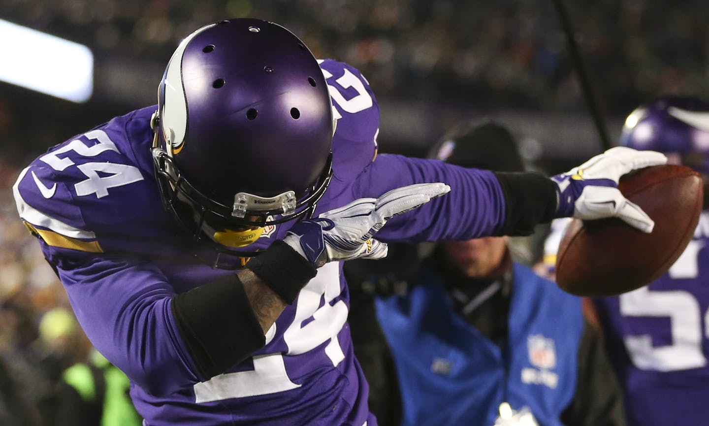 Vikings cornerback Captain Munnerlyn took a bow for thge stands after intercepting a pass in the third quarter Sunday night. He returned it for 32 yards, setting up a Vikings TD. ] JEFF WHEELER &#xef; jeff.wheeler@startribune.com The Minnesota Vikings faced the New York Giants in an NFL football game Sunday night, December 27, 2015 at TCF Bank Stadium in Minneapolis.