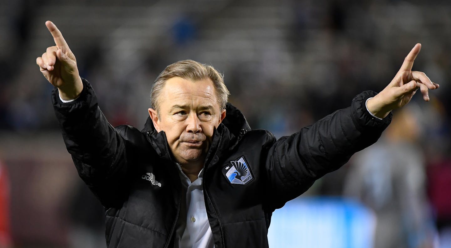 Minnesota United head coach Adrian Heath gestured to fans following his team's 0-1 loss to the San Jose Earthquakes. ] AARON LAVINSKY &#xef; aaron.lavinsky@startribune.com Minnesota United played the San Jose Earthquakes on Saturday, April 29, 2017 at TCF Bank Stadium in Minneapolis, Minn.