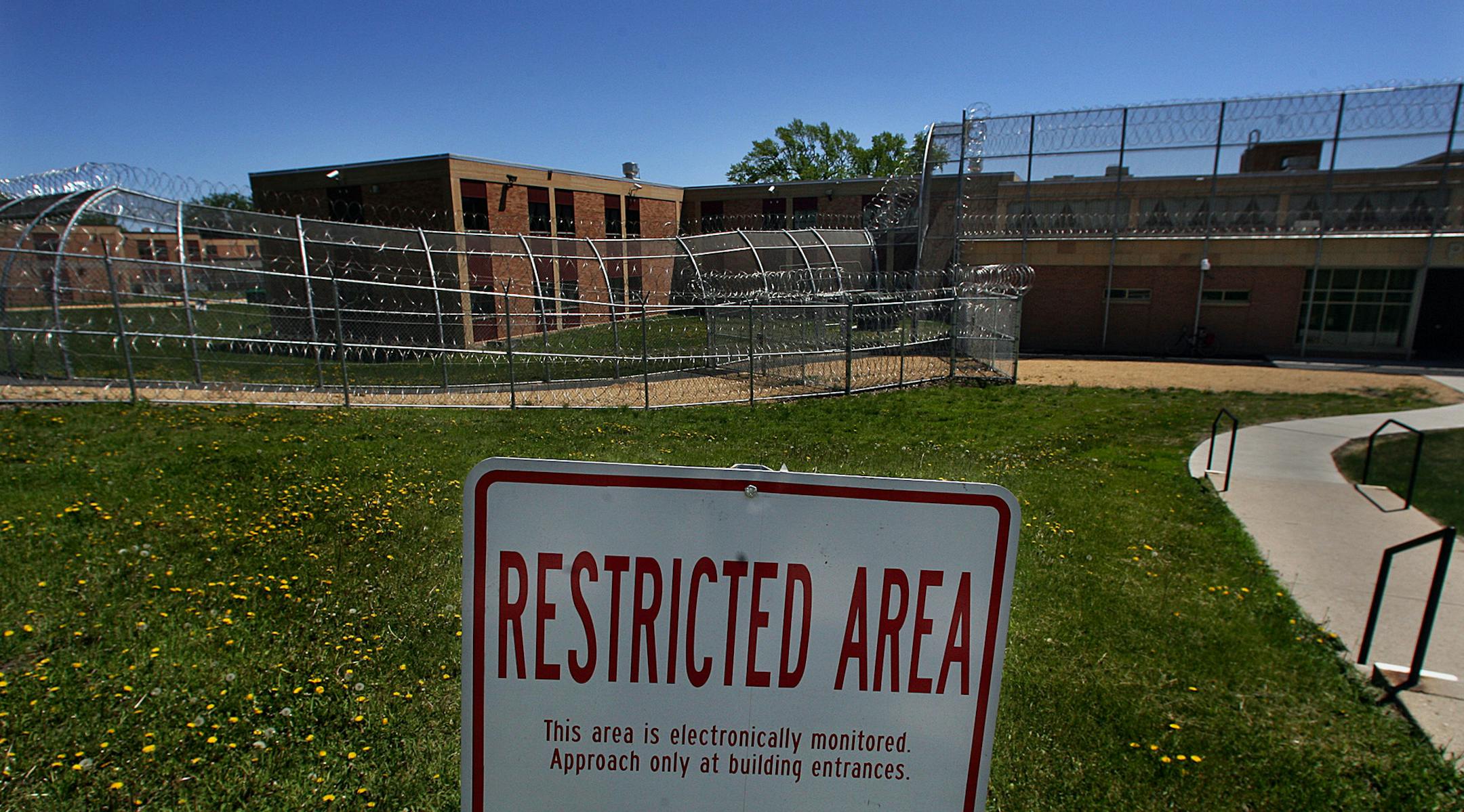 JIM GEHRZ Ô jgehrz@startribune.com St. Peter/May 27, 2008/12:00PM] Pexton Hall is a heavily secured building at the treatment facility in St. Peter where some of those who have been civilly committed to the Minnesota Sex Offender Program (MSOP) are held. ORG XMIT: MIN2013080517153850