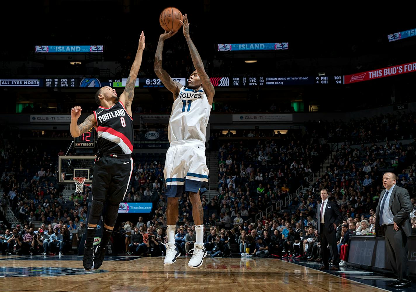 Jamal Crawford (11) shot and scored over Al-Farouq Aminu (8) in the fourth quarter.