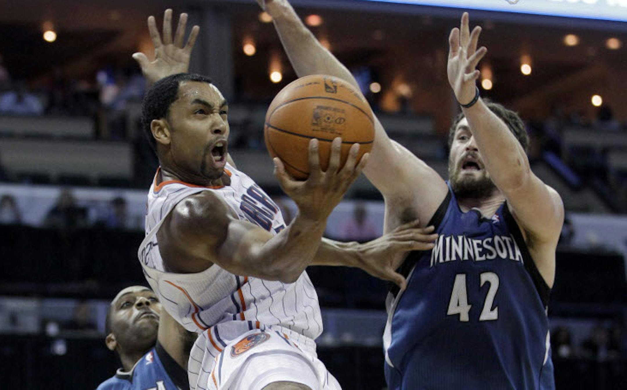Charlotte's Gerald Henderson drove against the Wolves' Kevin Love.