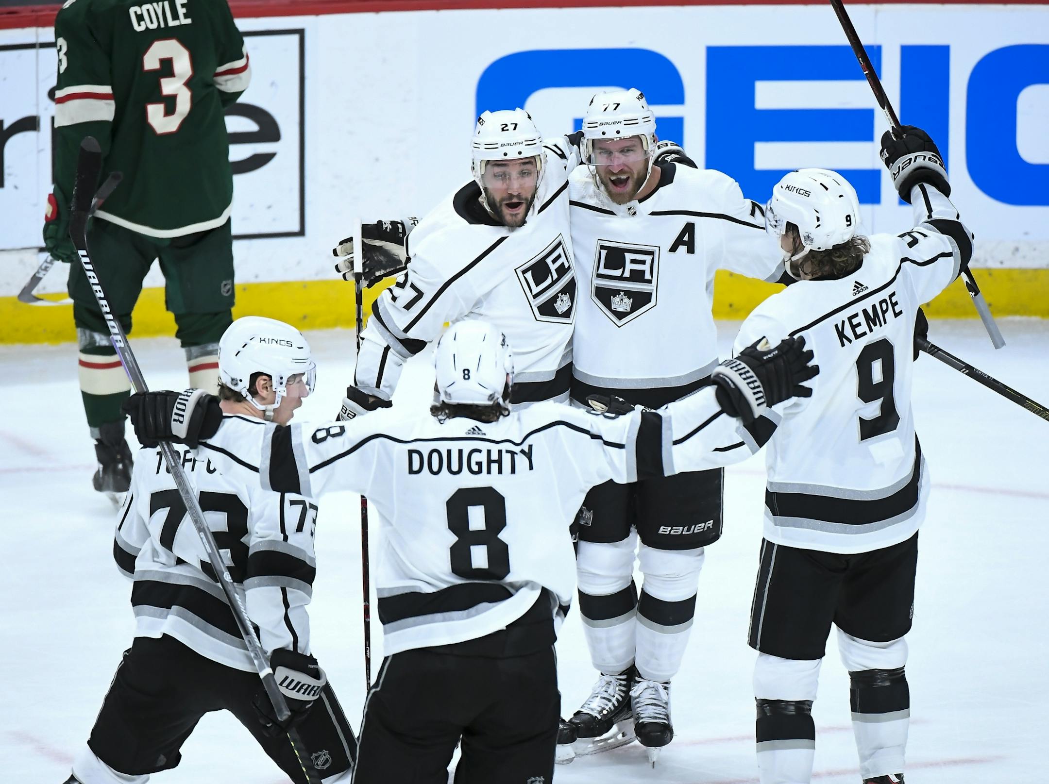 Teammates celebrated with Los Angeles Kings center Jeff Carter (77) after his game-tying goal against the Minnesota Wild Tuesday in the third period, forcing overtime.