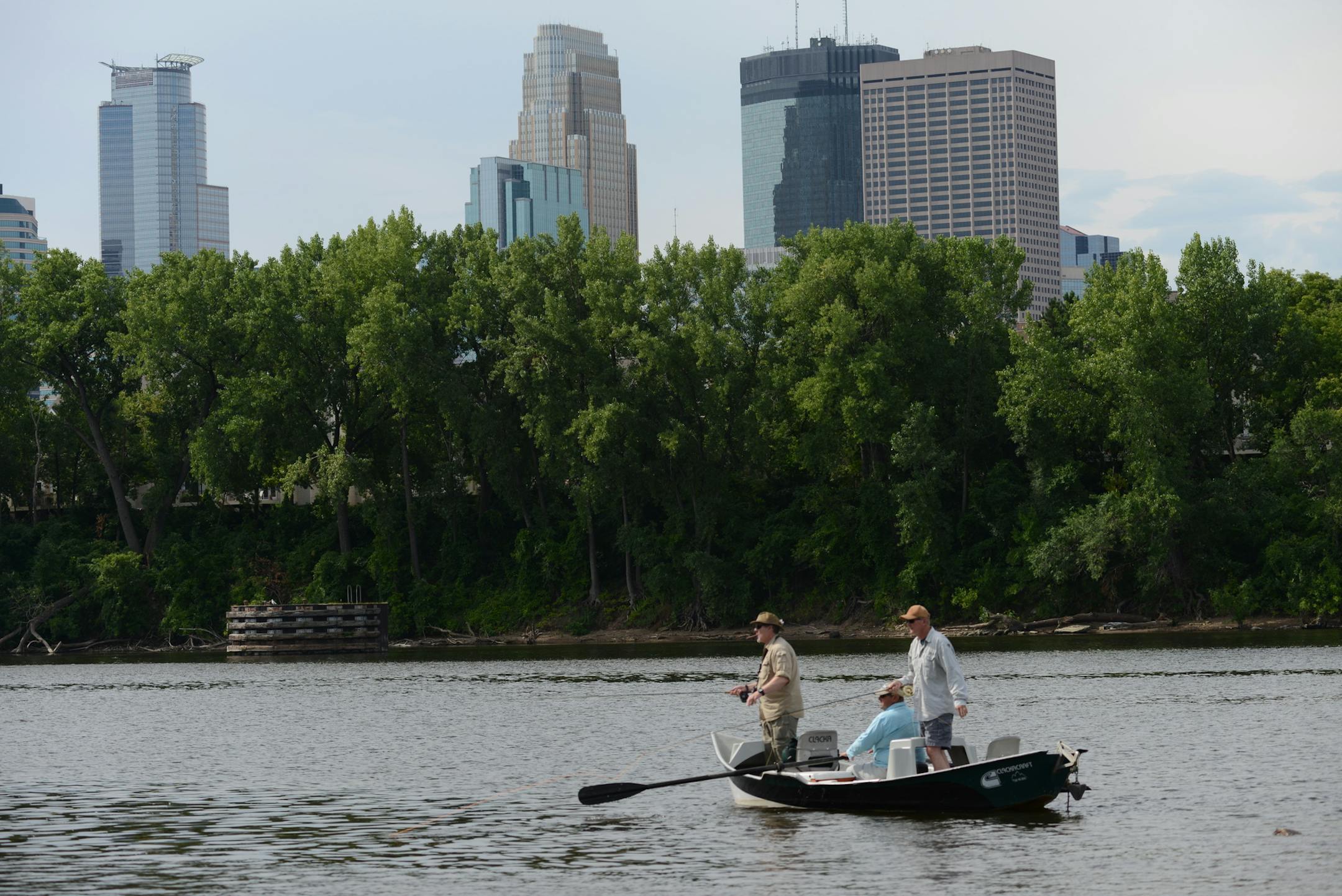 Fishing the Mississippi River for small mouth bass in a drift boat is a great way to go. For an urban area the Twin Cities is a bountiful fishey, with some of the cleanest river water in the country. ] Richard.Sennott@startribune.com Richard Sennott/Star Tribune Minneapolis , Minnesota Tuesday 8/06/13) ** (cq)