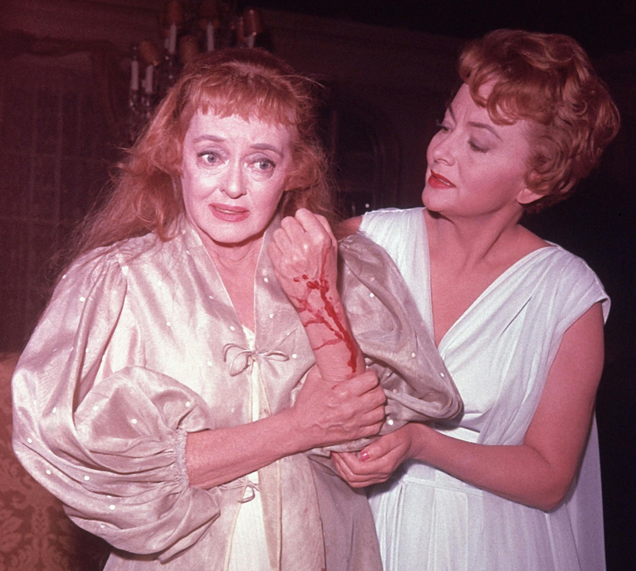 FOX Bette§Davis,§left,§plays§a§reclusive§spinster§whose§cousin§(Olivia§de§Havilland)§plots§to§have§her§committed§in§"Hush§Ö§Hush,§Sweet§Charlotte."