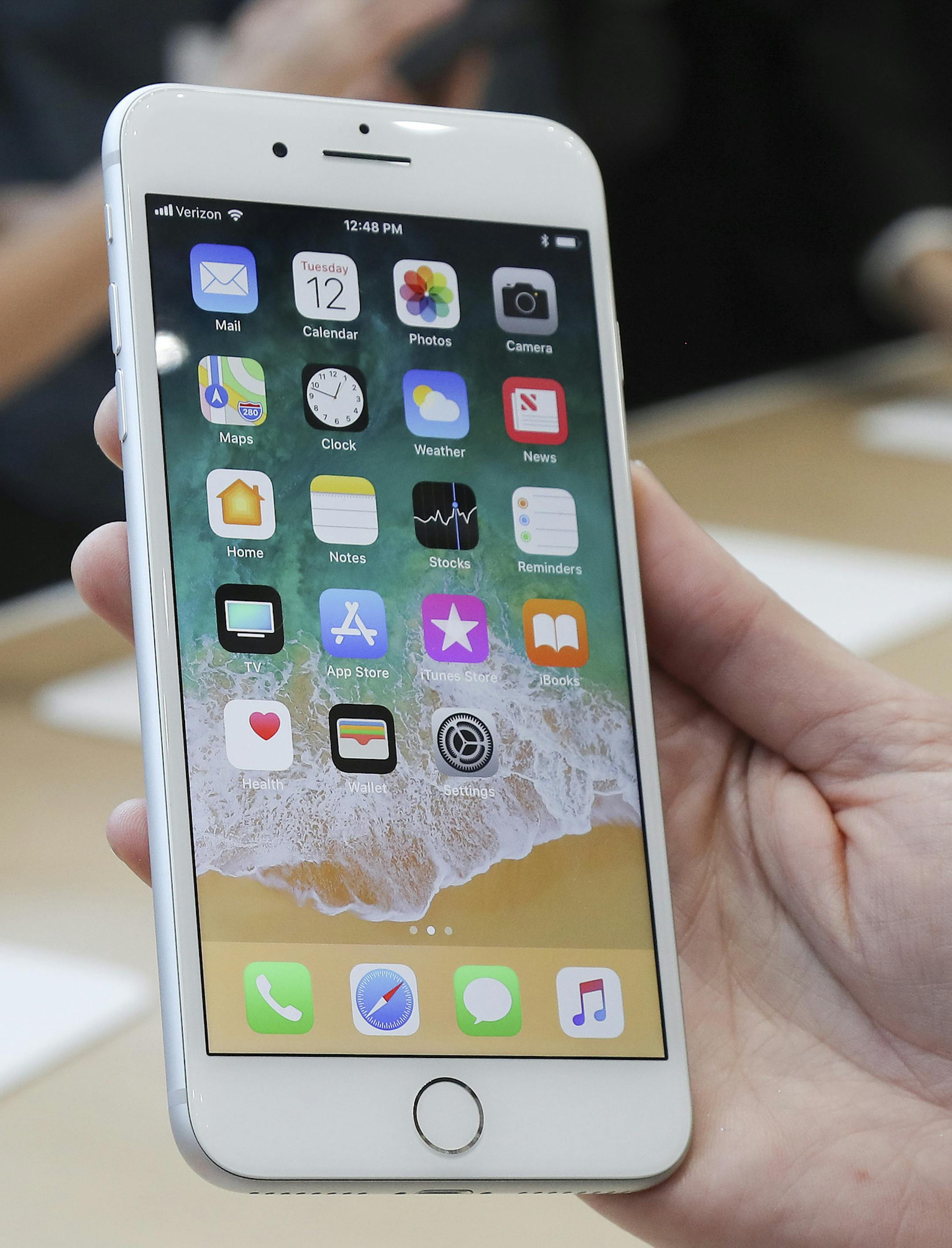 The iPhone 8, left, and 8 Plus after Apple's product event at the new Steve Jobs Theater in Cupertino, Calif., Sept. 12, 2017. (Jim Wilson/The New York Times)
