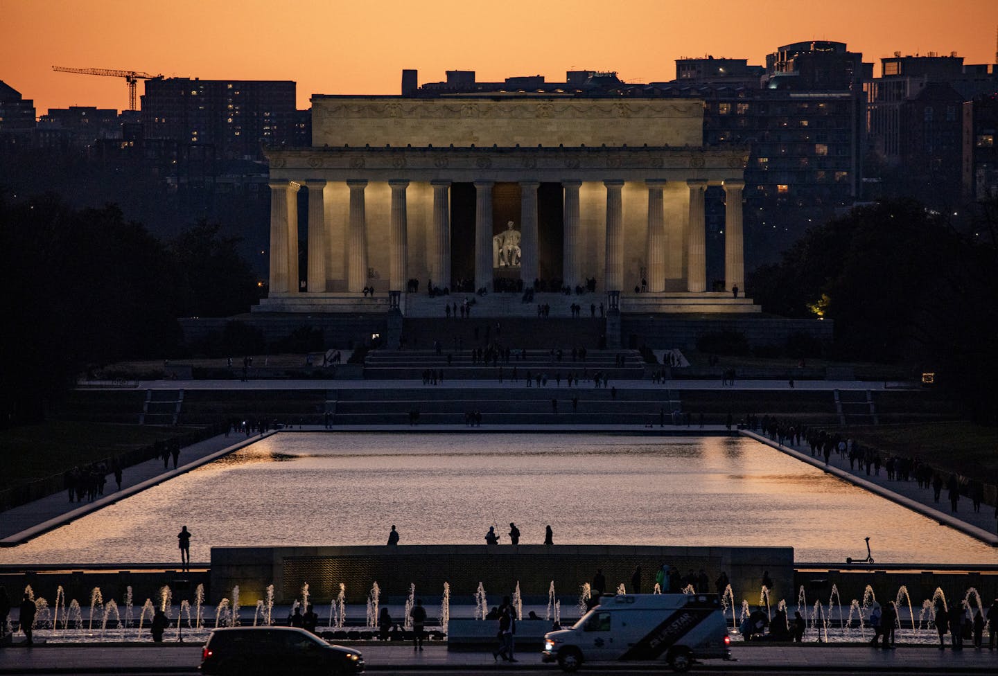 FILE &#xd1; The sun sets behind the Lincoln Memorial and reflecting pool in Washington on Dec. 15, 2019. A draft of an executive order called &#xd2;Making Federal Buildings Beautiful Again&#xd3; would establish a classical style, inspired by Greek and Roman architecture, as the default for federal buildings in Washington. (Samuel Corum/The New York Times)