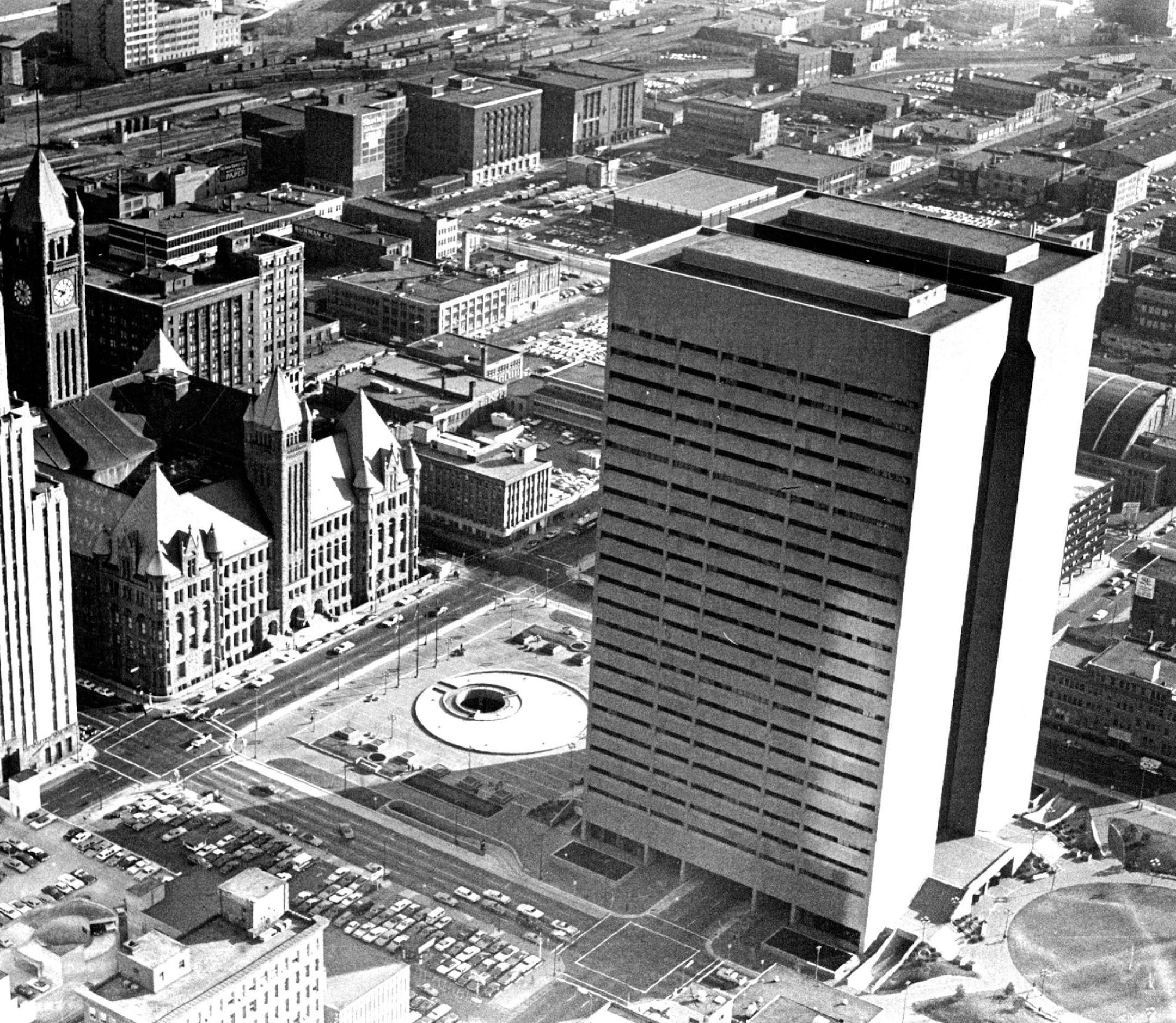 November 26, 1976 Hennepin county Government Center, 6th St. Between 3rd and 4th Avs. S. John Carl Warnecke's twin towers of pale purple granite has been the subject of controversy about financing, but architects seem to like it. Left: Hennepin County Government Center. William Seaman , Minneapolis Star Tribune