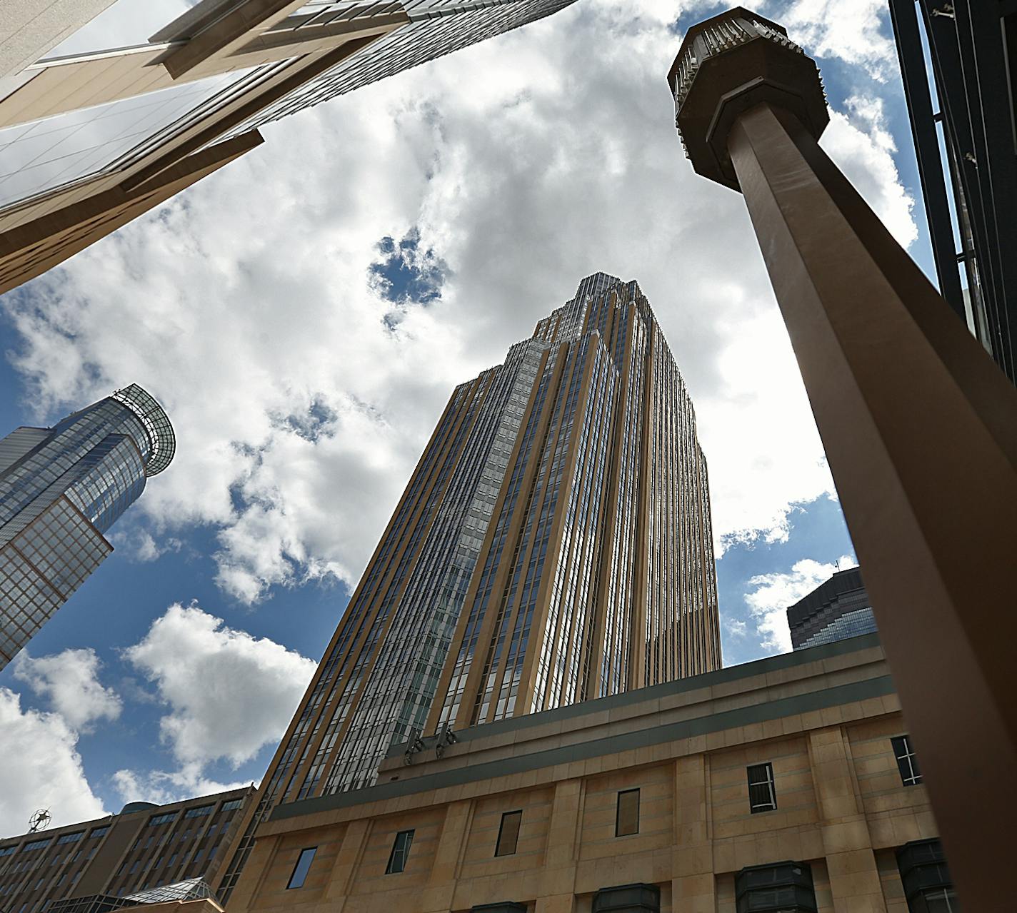 Two workers were rescued from broken scaffolding on the 52nd floor of the Wells Fargo Center Wednesday afternoon.] JIM GEHRZ &#x2022; james.gehrz@startribune.com / Minneapolis, MN / July 8, 2015 / 3:00 PM ORG XMIT: MIN1507081632310670