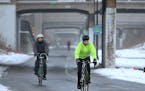 Bike commuters made their way along the Greenway, Monday, January 25, 2016 in Minneapolis, MN. ] (ELIZABETH FLORES/STAR TRIBUNE) ELIZABETH FLORES &#x2