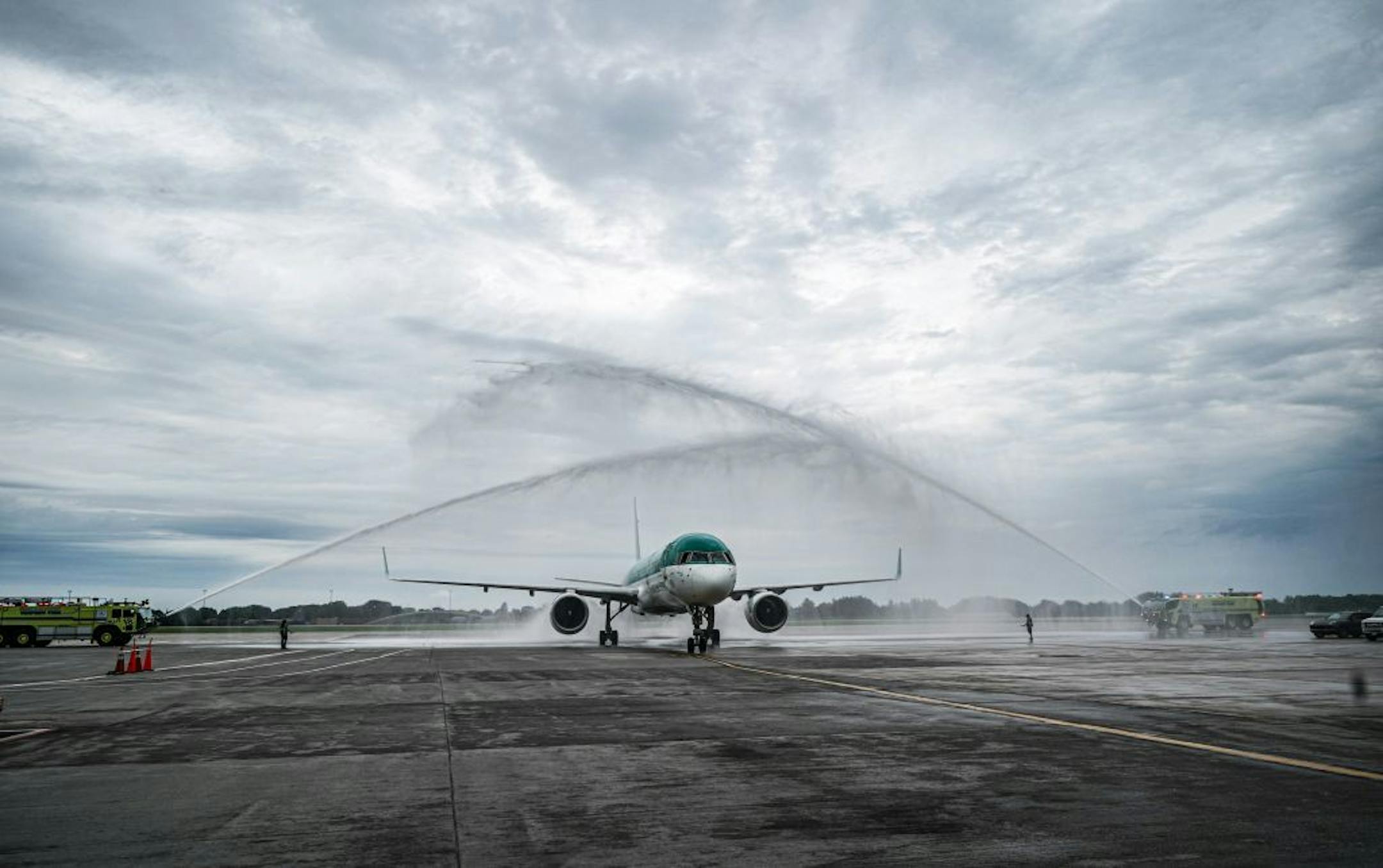 The first direct Aer Lingus flight from Dublin landed at Minneapolis St. Paul International Airport. It received a water canon welcome from the Airport fire Department and the Mall of America brought SpongeBob SquarePants and handed out gift bags. Sweet Retreat Cupcake Boutique provided specially designed cupcakes and a special cake with landmarks from Minneapolis and Dublin.