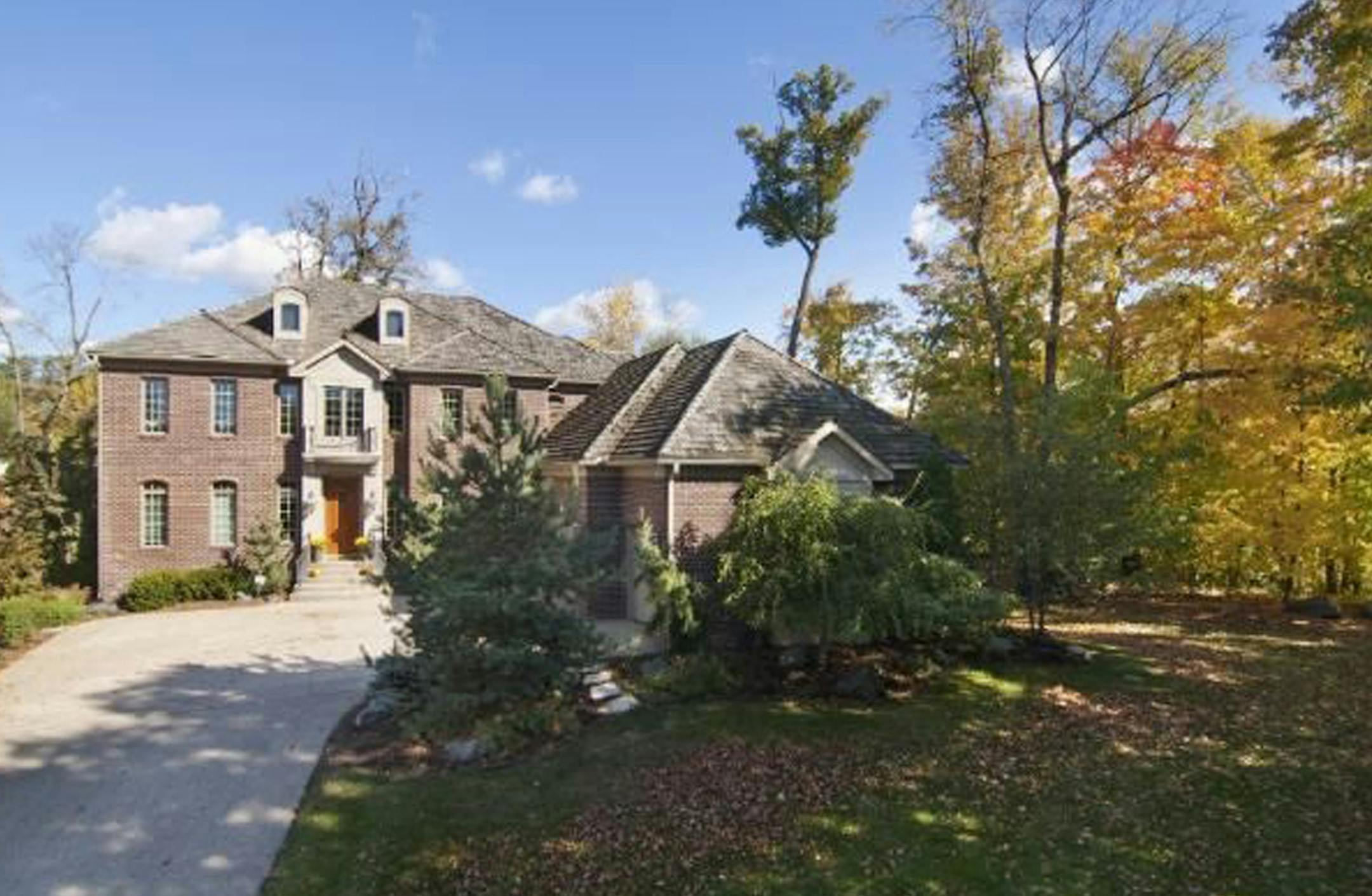 Christian Ponder has ‚Äújust listed‚Äù for sale a $1 million Lake Minnetonka home he bought 16 months ago.