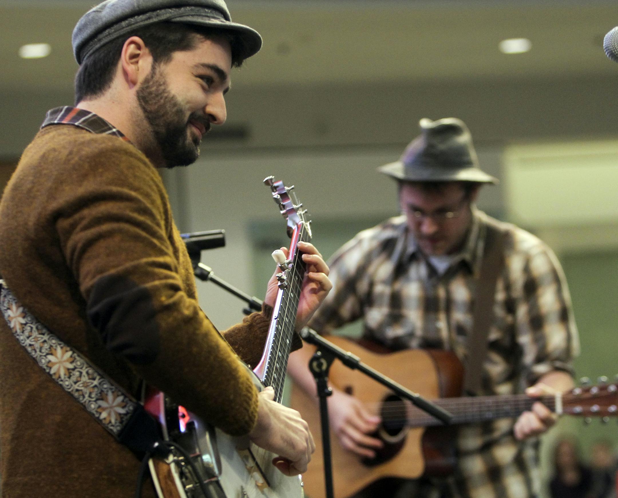 Joe Mailander,right, and Justin Lansing of the Okee Dokee Brothers performed songs from their Grammy-winning album, ‚ÄúCan You Canoe?‚Äù during a performance Tuesday, Feb. 12, 2013, at the MOA in Bloomington, MN.] (DAVID JOLES/STARTRIBUNE) djoles@startribune.com the heels of their Grammy win for best children‚Äôs album, the Okee Dokee Brothers will performed at the Mall of America on Tuesday, Feb. 12, in Bloomington, MN.**Joe Mailander, Justin L