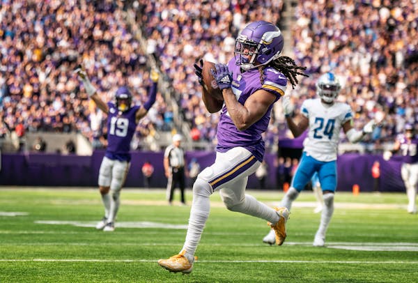 Minnesota Vikings wide receiver K.J. Osborn (17) caught the winning touchdown late in the fourth quarter.