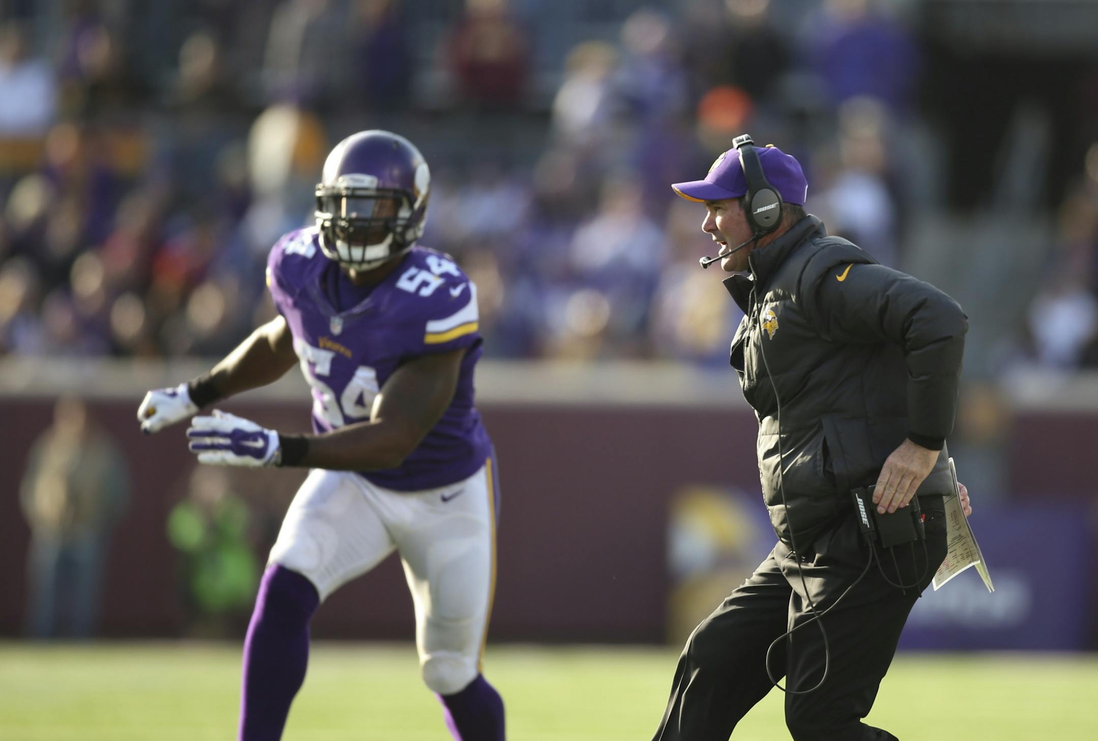 Minnesota Vikings head coach Mike Zimmer yelled as middle linebacker Jasper Brinkley (54) ran to join his teammates in the fourth quarter on a Sunday at TCF Bank Stadium.