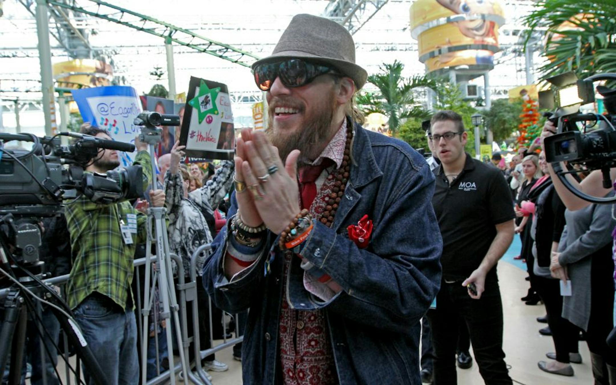 Nicholas David Mrozinski drew a couple thousand fans to the Mall of America in Bloomington on Thursday.