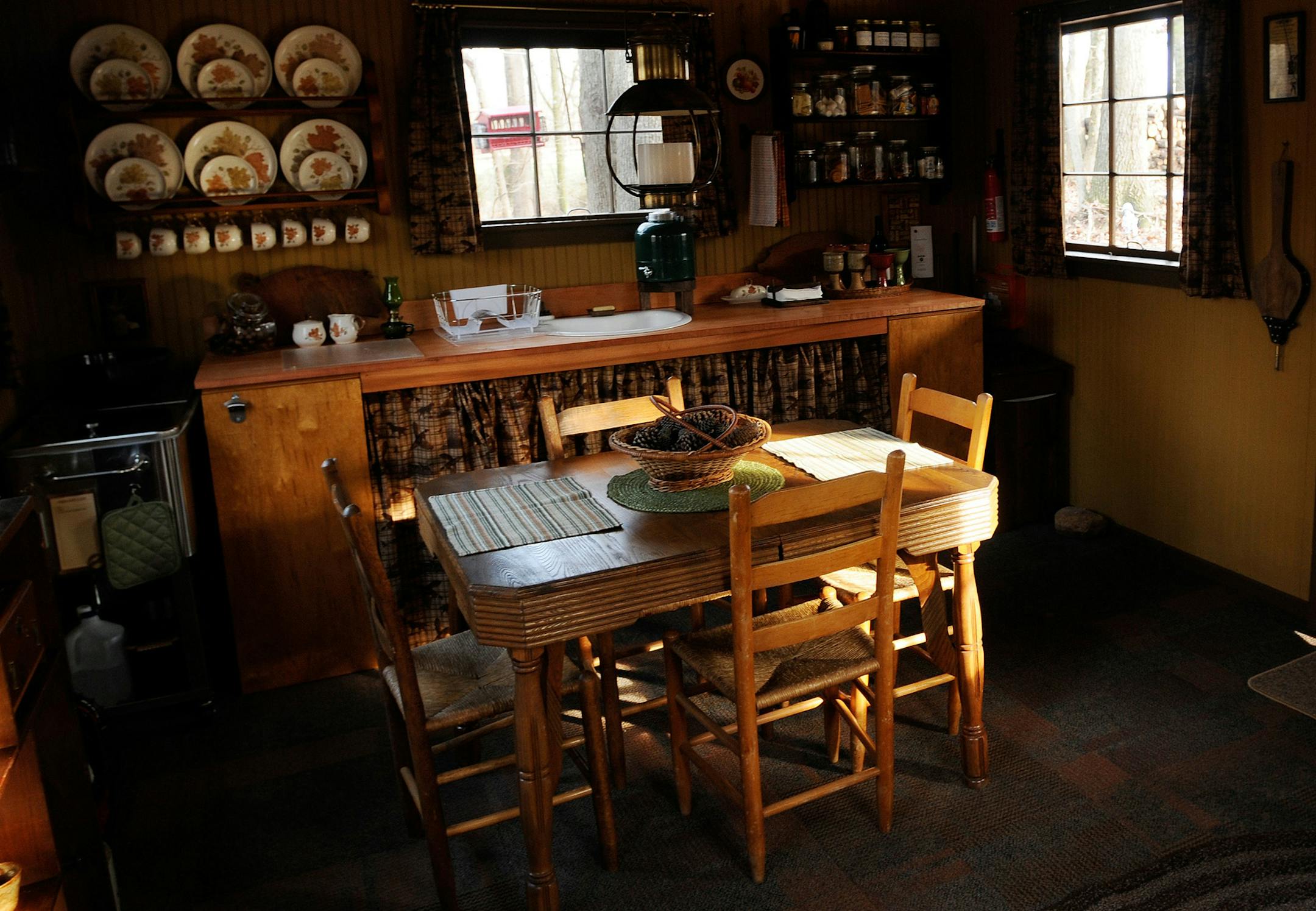 Hey, guests, help set the table already.