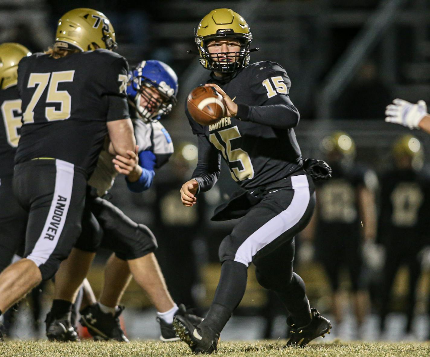 Andover quarterback Connor Develice pitches the ball in the Huskies' 27-17 victory over Rogers, 11-13-20. Photo by Mark Hvidsten, SportsEngine