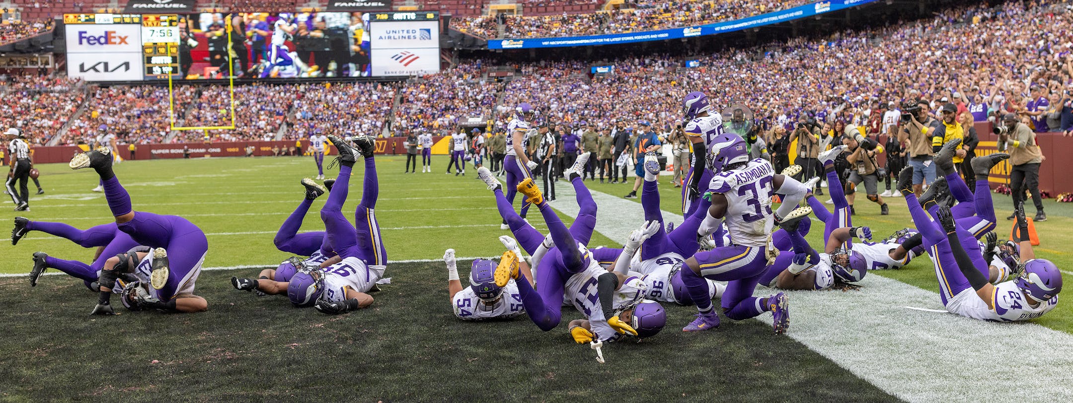 The Minnesota Vikings celebrate Vikings safety Harrison Smith's (22) interception in the fourth quarter.