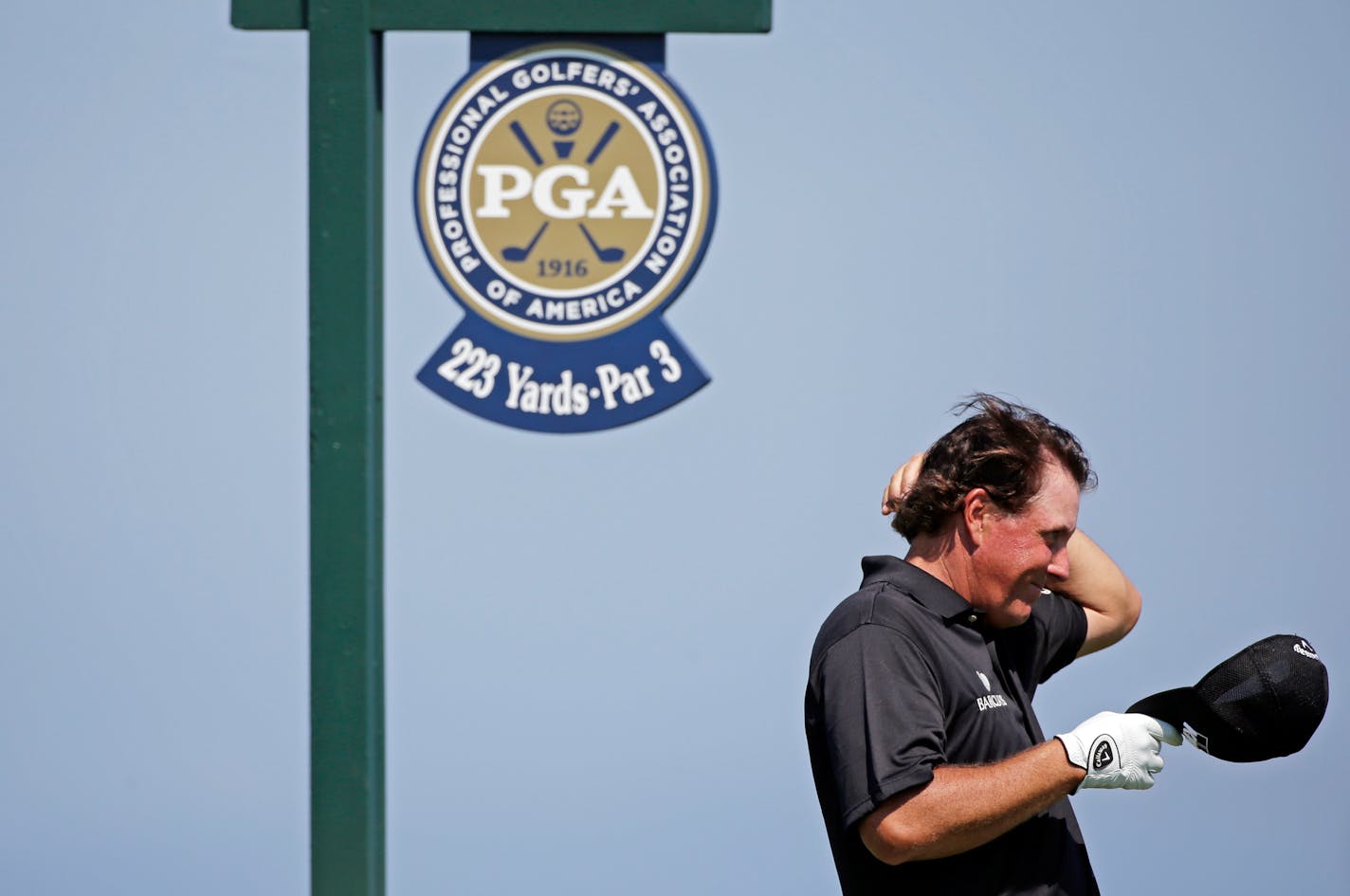 Phil Mickelson had his best round of the tournament with a 6-under 66.