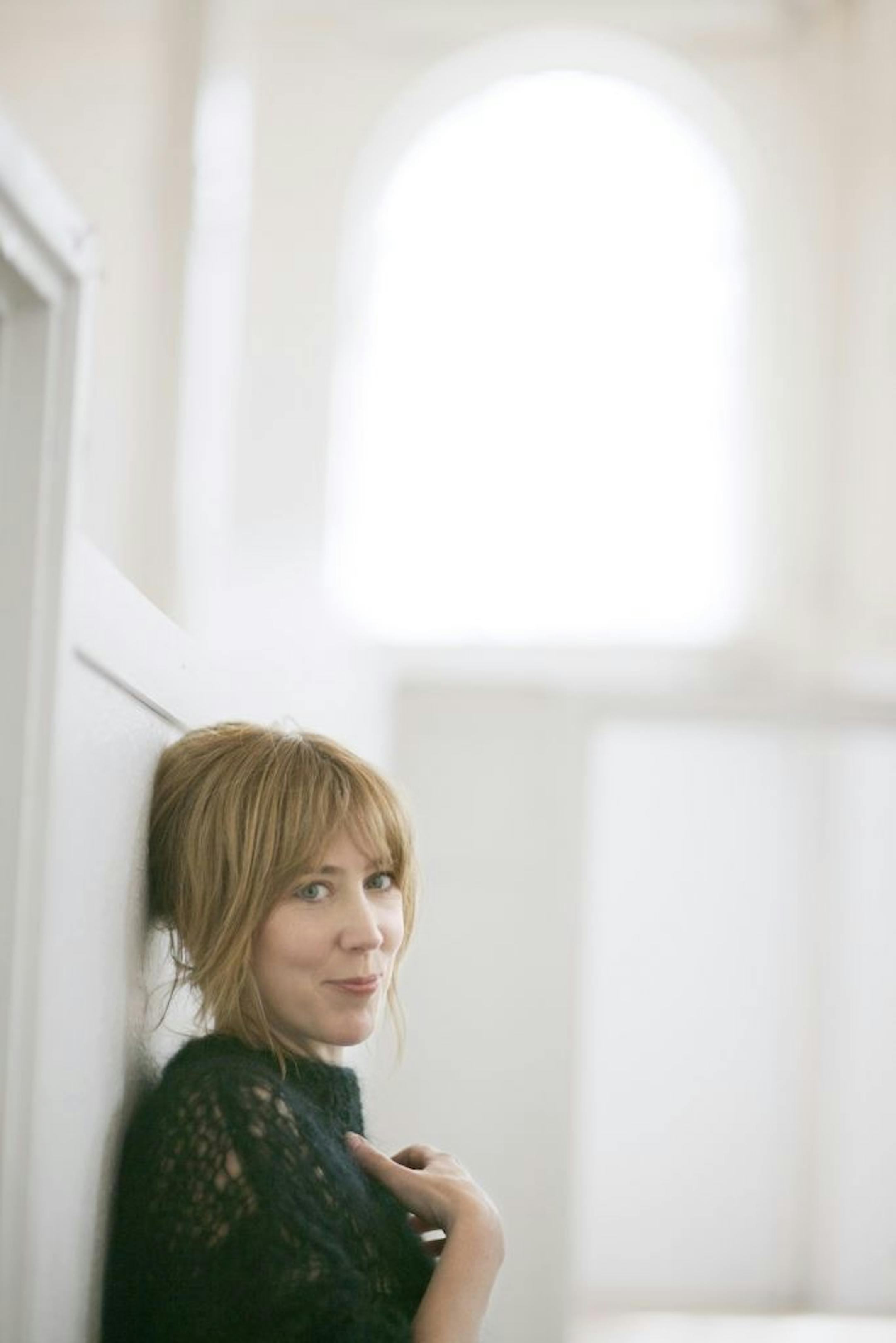 Photo by Jo Metson Scott; Publicity photo of Beth Ortonb