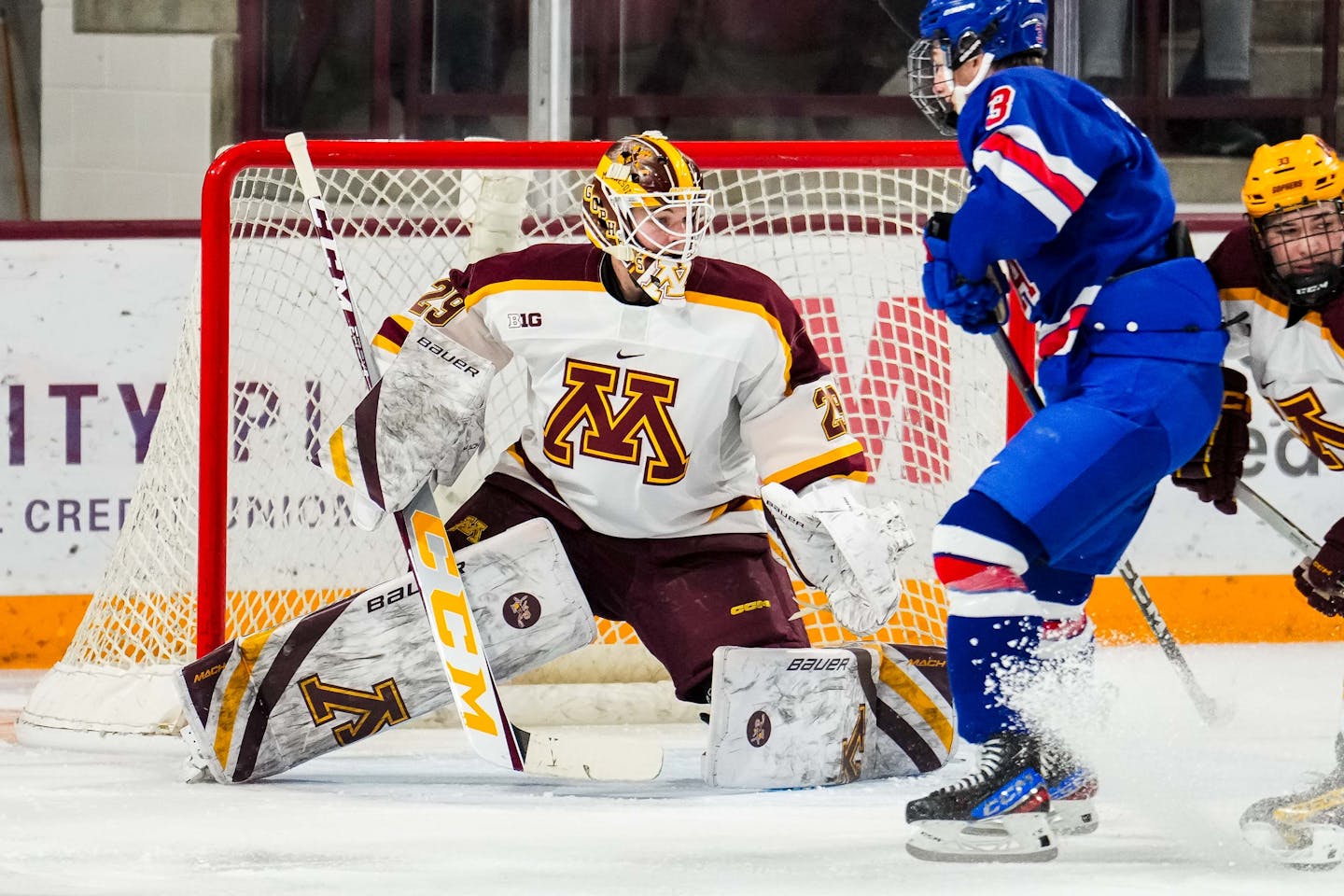 Nathan Airey makes 40 saves in Gophers men's hockey debut, beats USNDT