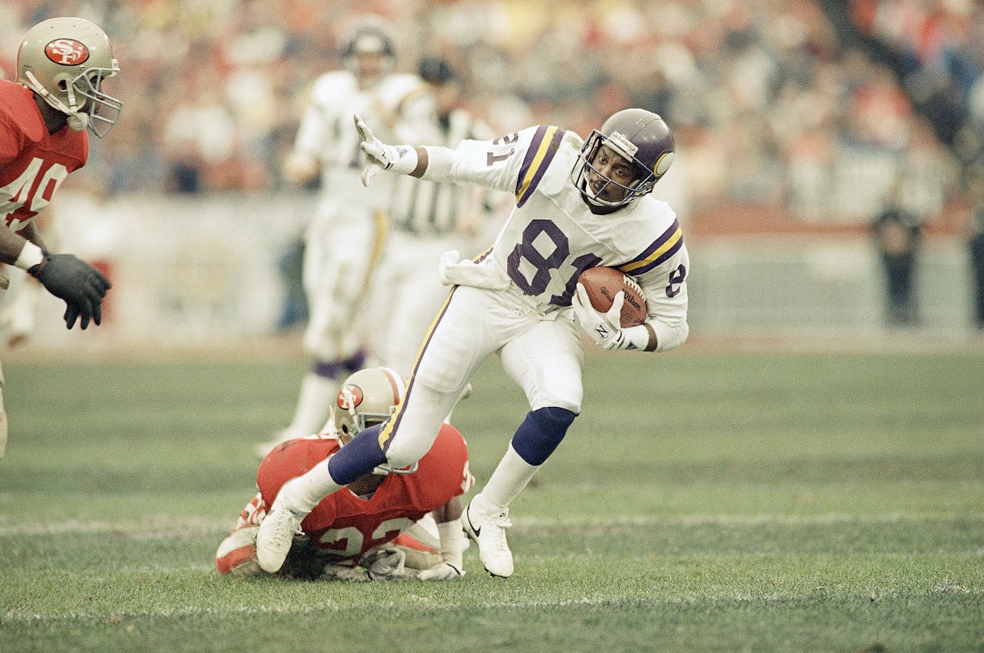 Vikings wide receiver Anthony Carter slipped away from 49ers cornerback Tim McKyer during an NFC playoff game on Jan. 9, 1988. Carter piled up 227 receiving yards in the Vikings' 36-24 upset in San Francisco.