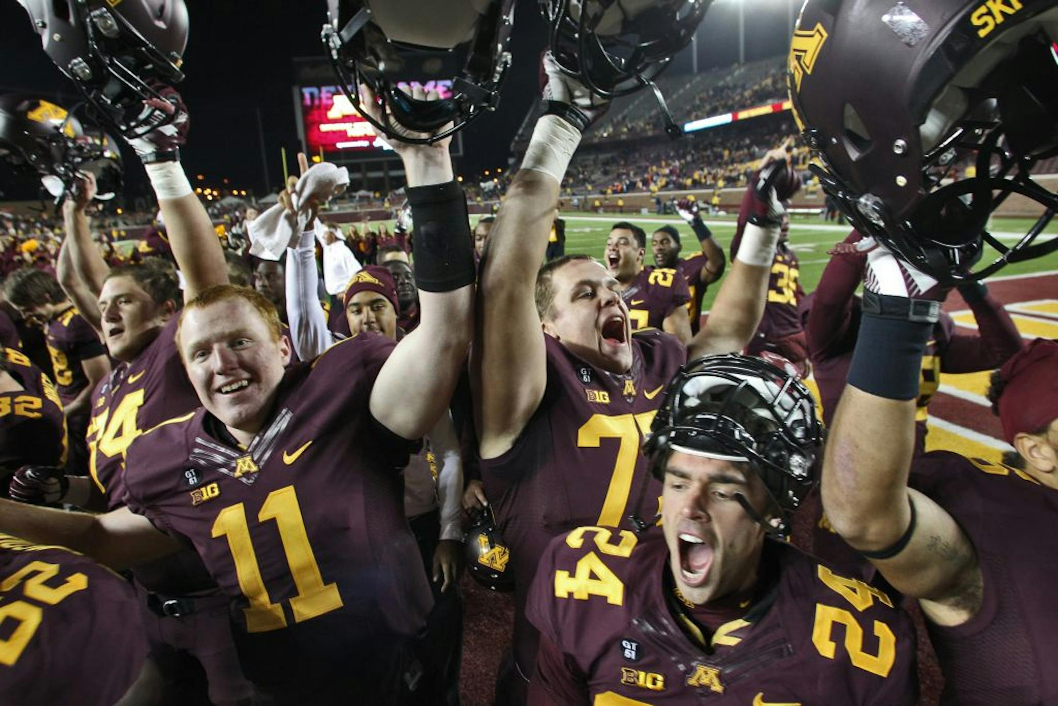 Minnesota Gophers vs. Syracuse Orange football. Minnesota won 17-10. Gophers players including starting quarterback Max Shortell (11) celebrated their victory at the end of the game. (MARLIN LEVISON/STARTRIBUNE(mlevison@startribune.com