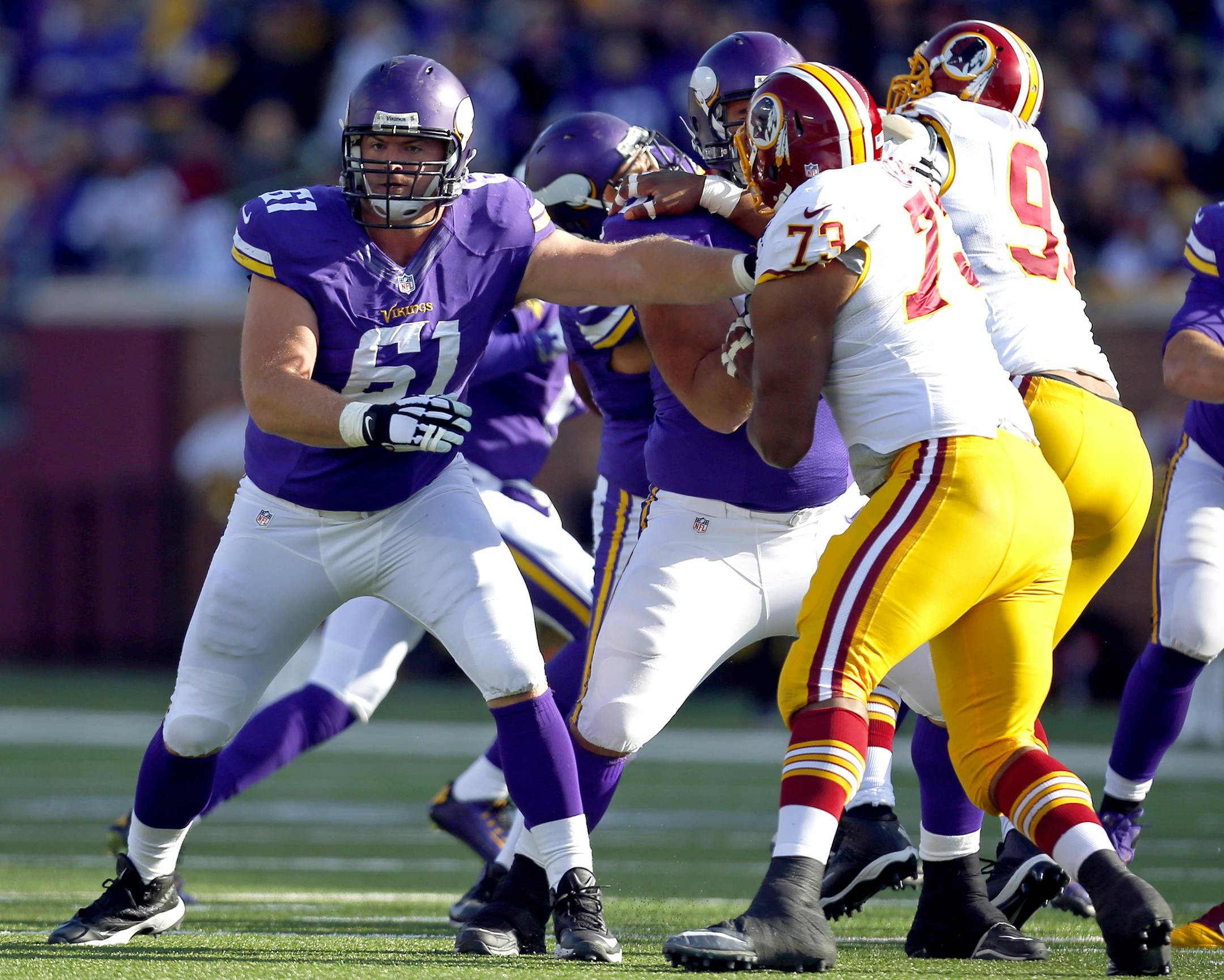 Minnesota Vikings guard Joe Berger (61)