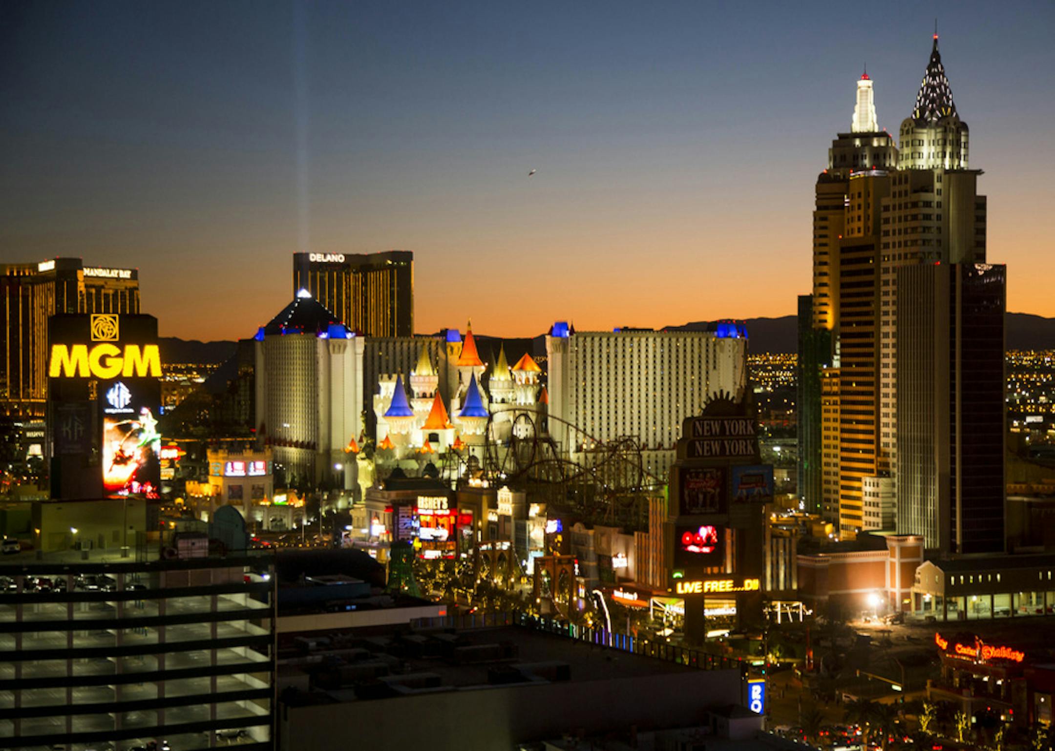 Hotels, casinos, and stores at dusk in Las Vegas on Jan. 6, 2015. MUST CREDIT: Bloomberg photo by Michael Nagle.