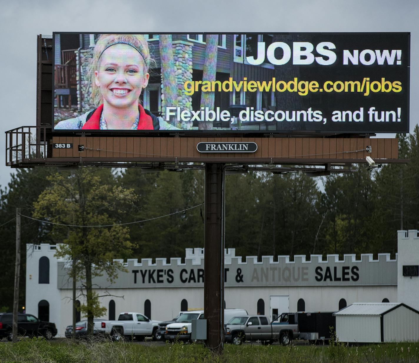 Grand View Lodge advertised on an electronic billboard on Highway 371 in the Brainerd Lakes area. Resorts in the area are looking to fill staff shortages. ] CARLOS GONZALEZ &#xef; cgonzalez@startribune.com - May 22, 2017, Brainerd, MN, Resorts from Grand Marais to Brainerd are feeling a serious shortage of workers this year worse than ever, some say. Part of the problem is that a Congressional exception to allow more unskilled international seasonal workers into the country has expired.