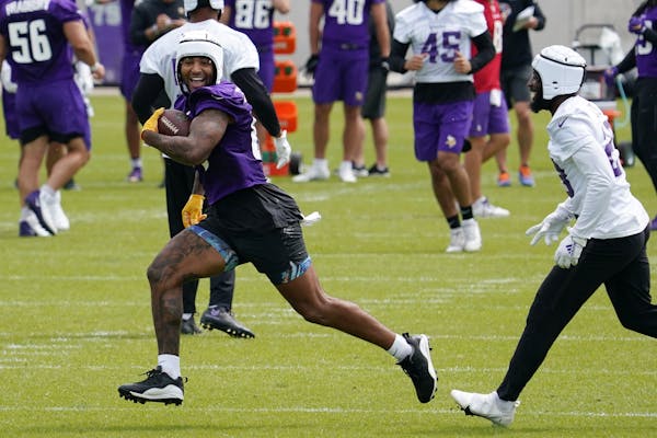 Smith practices for expanded role as Vikings tight end