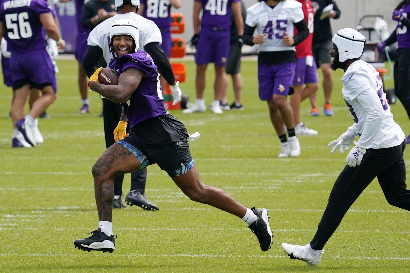 Vikings tight end Irv Smith Jr. ran with the ball during Wednesday's offseason workout.