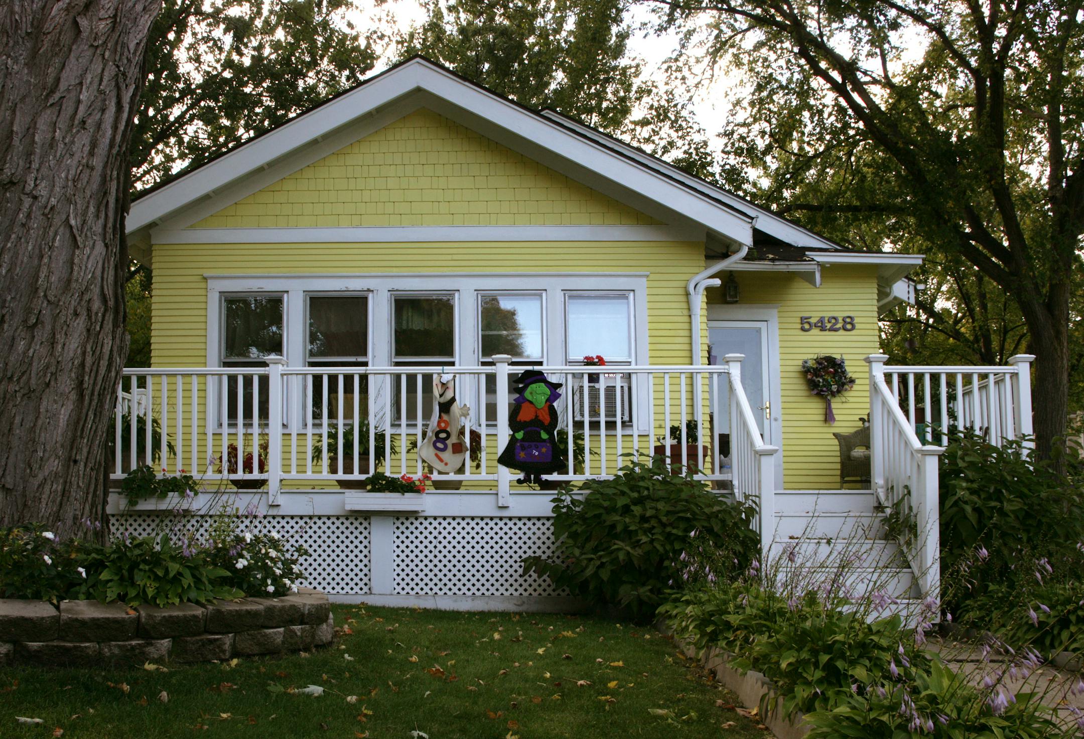 The home of psychic and ghostbuster Echo Bodine.