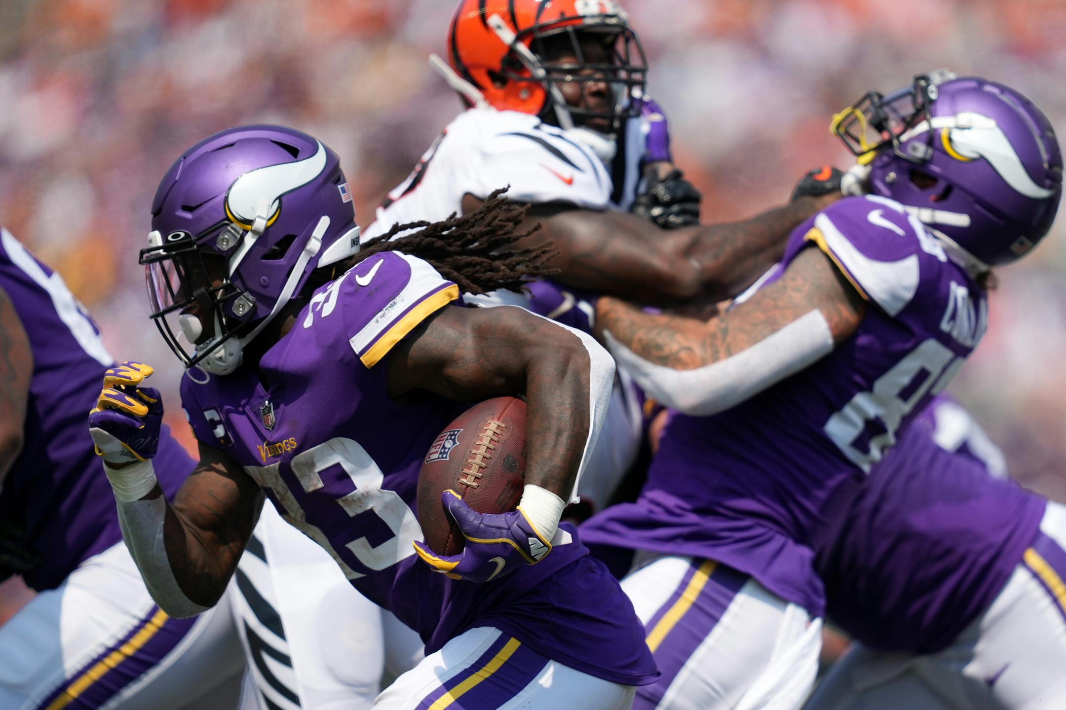 Minnesota Vikings running back Dalvin Cook (33) rushed the ball in the second quarter.