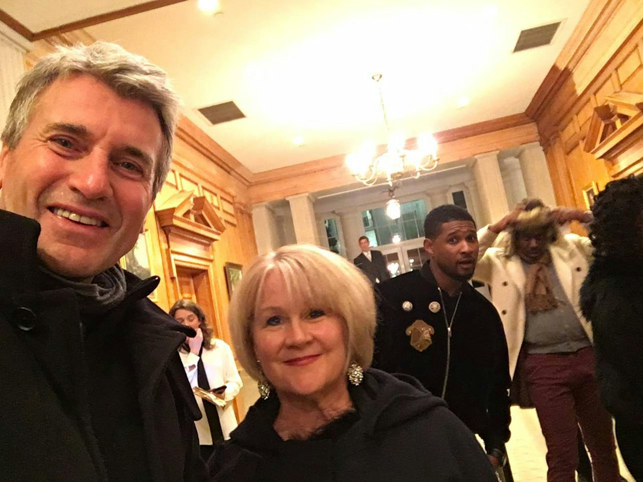 R.T. Rybak's wife, Megan O'Hara, posted a photo to Facebook of the couple being photobombed by Usher at a farewell party at the White House on Friday.