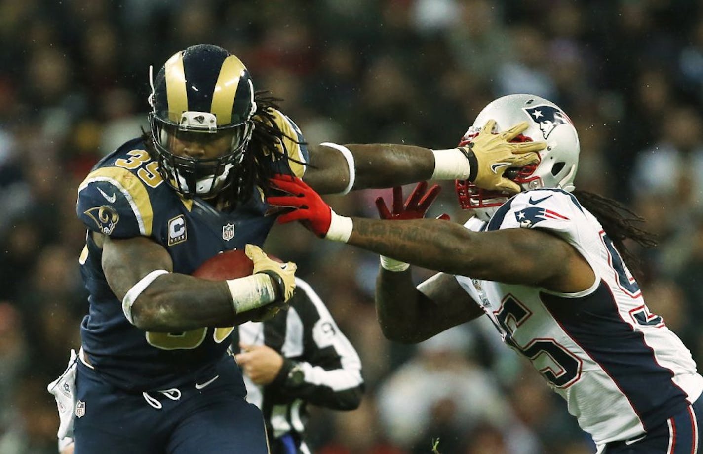 Rams running back Steven Jackson, left, was caught by Patriots middle linebacker Brandon Spikes during last year's NFL game at London's Wembley Stadium. The Vikings and Steelers will play each other there Sunday.