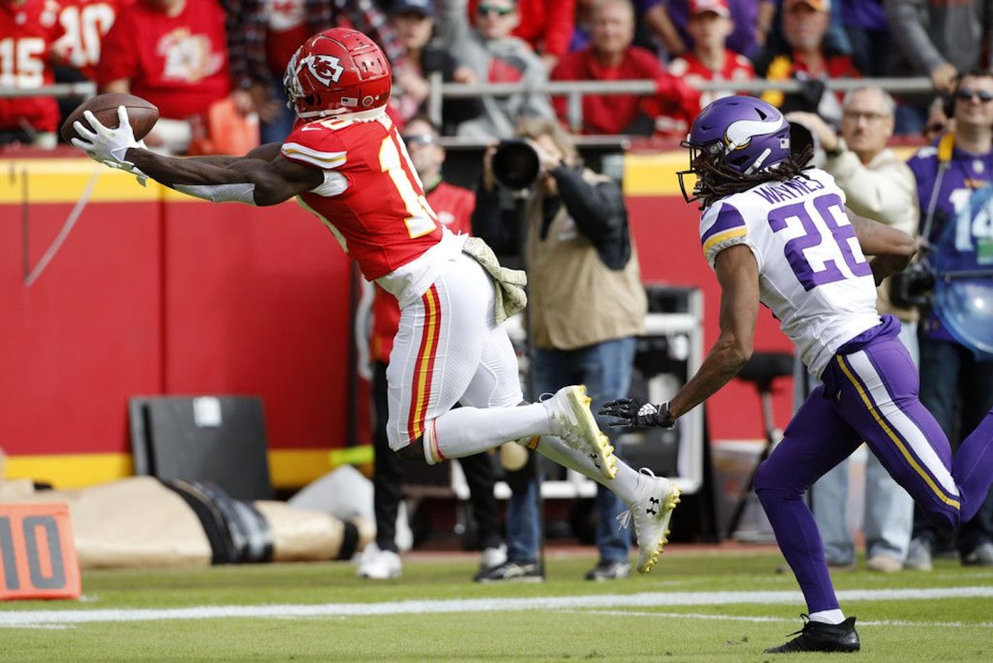 Kansas City Chiefs wide receiver Tyreek Hill (10) catches a 40-yard touchdown pass in front of Minnesota Vikings cornerback Trae Waynes (26) during the first half of an NFL football game in Kansas City, Mo., Sunday, Nov. 3, 2019.