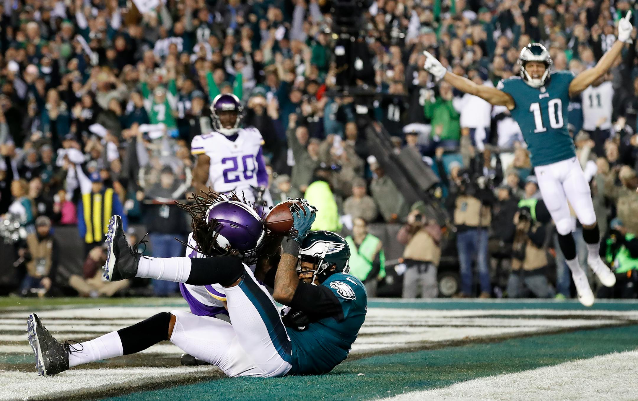 The Eagles' Alshon Jeffery caught a touchdown pass while being defended by Vikings cornerback Trae Waynes in the fourth quarter. ] CARLOS GONZALEZ � cgonzalez@startribune.com - Philadelphia, PA - Lincoln Financial Field, NFL, NFC Championship game, Minnesota Vikings vs. Philadelphia Eagles