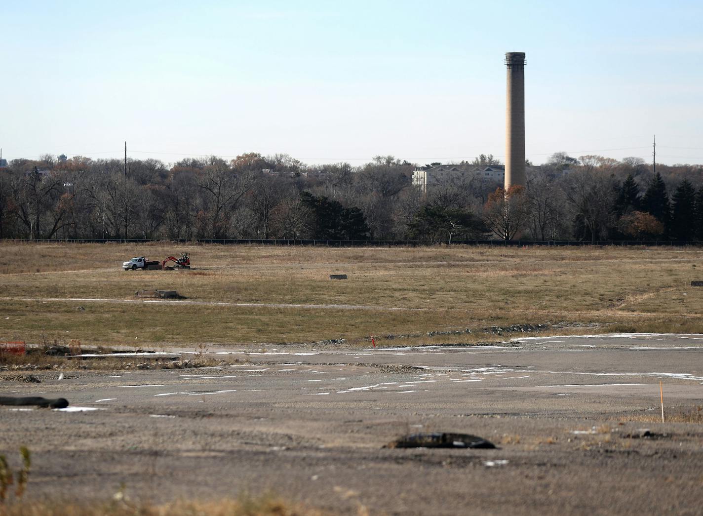 A piece of equipment at work on the former site prior to an announcement of a nearly one billion dollar investment proposal in the former Ford Site in affordable housing, parks and infrastructure over the next two decades Tuesday, Nov. 12, 2019, in St. Paul, MN.] DAVID JOLES &#x2022; david.joles@startribune.com St. Paul Mayor Melvin Carter makes a 'major' announcement on the Ford Site - St Paul Mayor Melvin Carter makes a 'major' announcement on the Ford Site, via press conference with Council m