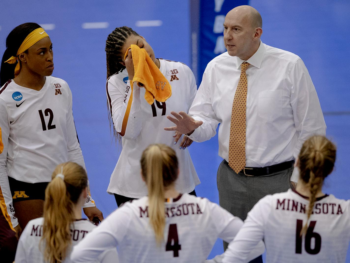 Gophers coach Hugh McCutcheon talked to his players in a huddle during a match against Florida in the NCAA volleyball tournament last December.