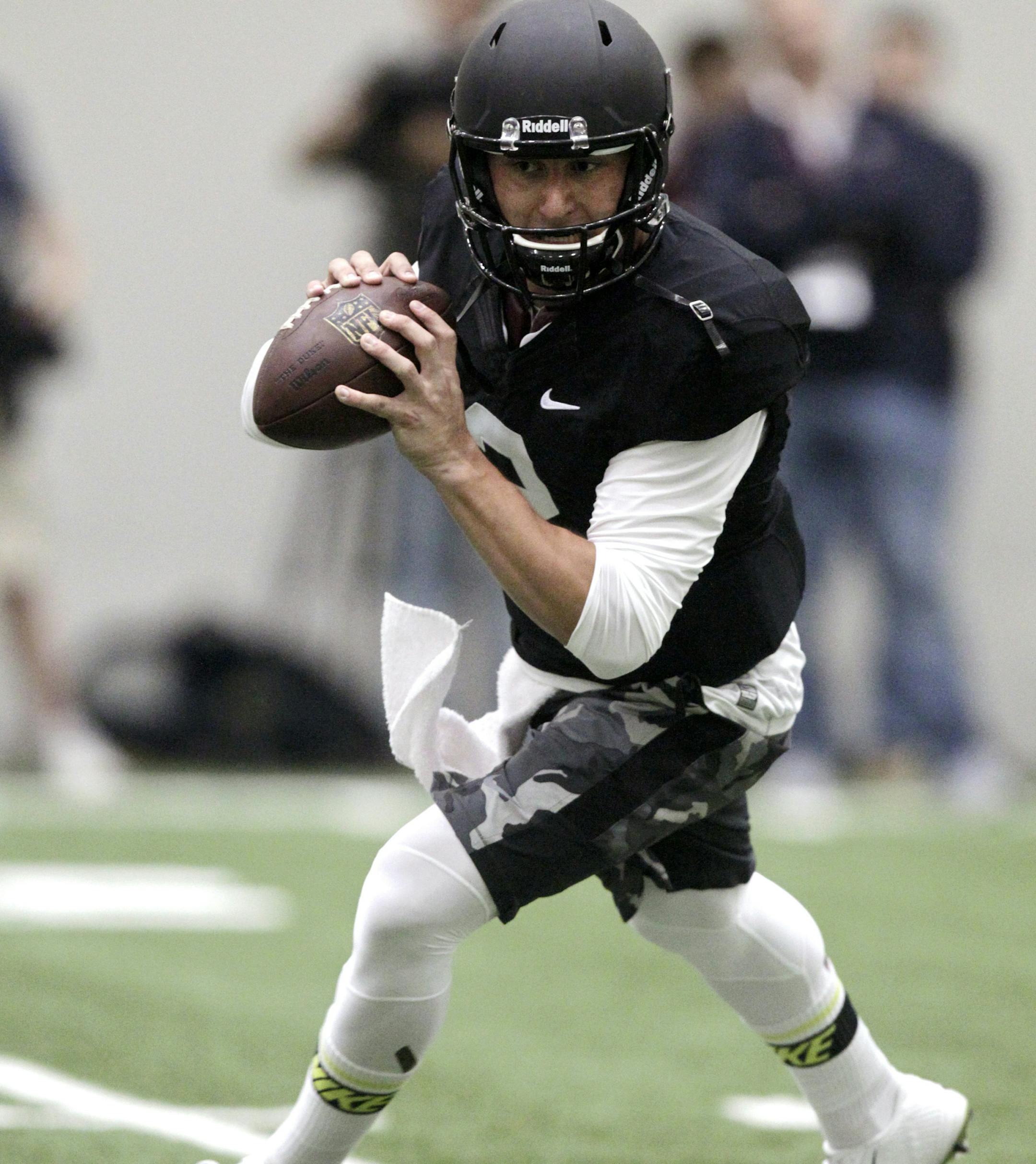 Texas A&M quarterback Johnny Manziel passes the ball during a drill at pro day for NFL football representatives†in College Station, Texas, Thursday, March 27, 2014. (AP Photo/Patric Schneider)