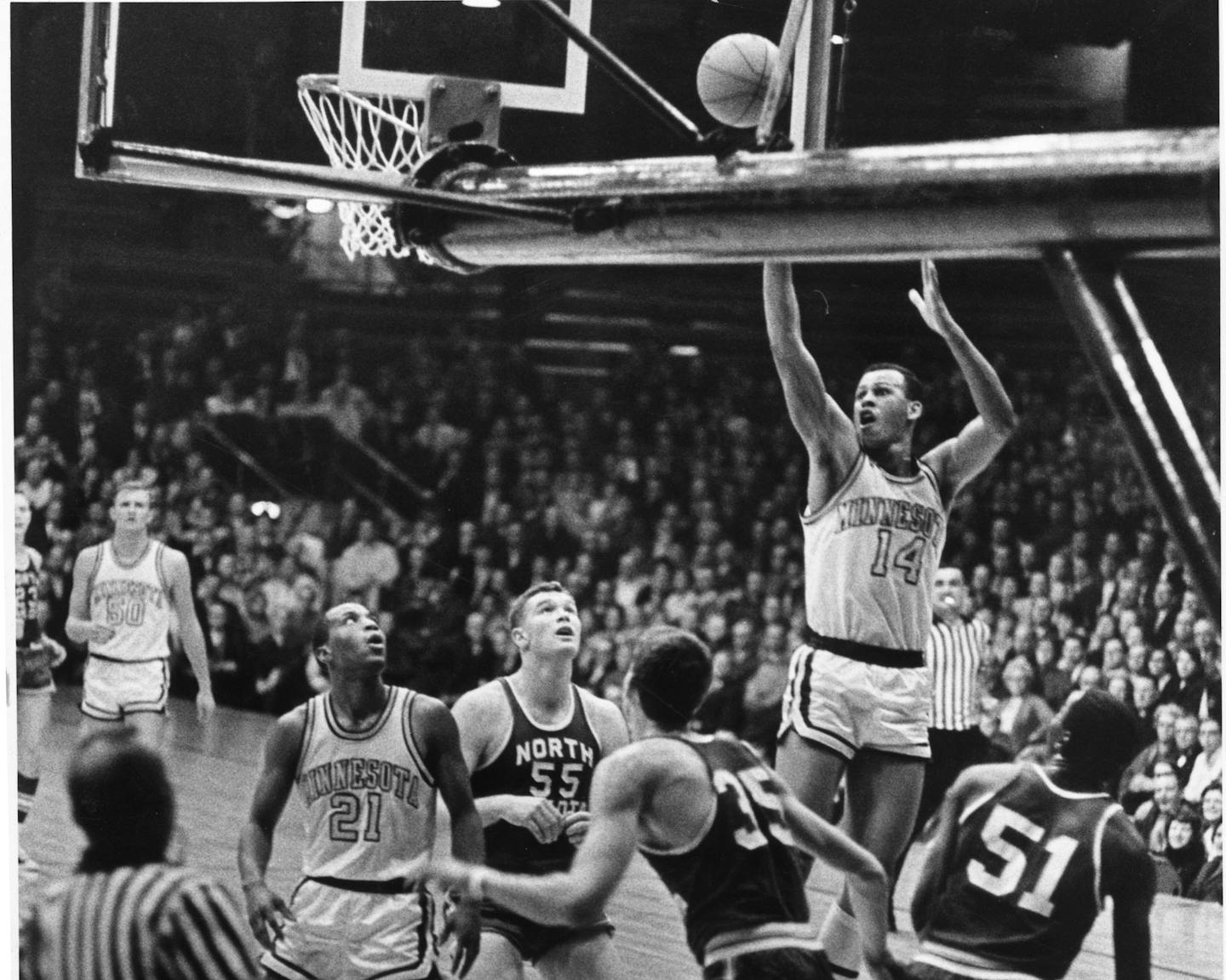 Game action of former Gophers basketball player, Lou Hudson