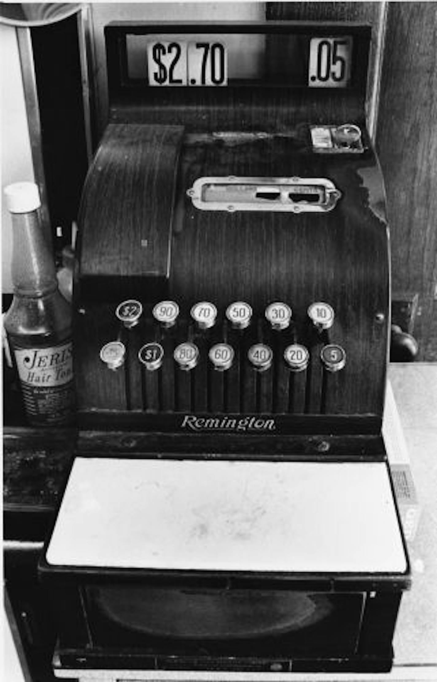 Cash register. Minneapolis Tribune photo April 27, 1978, by Mike Zerby. Star Tribune files.