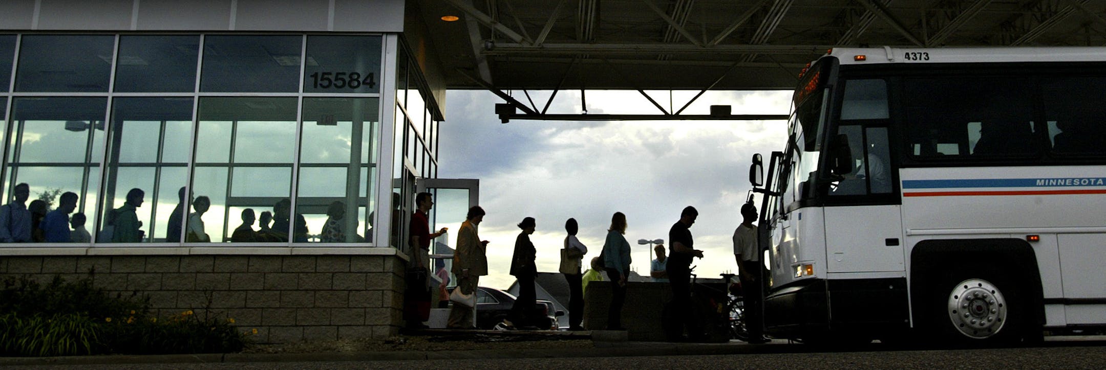 Passengers load a bus at the Apple Valley Transit Station Tuesday, June 20, 2006. Jeffrey Thompson √Ø jthompson@startribune.com GENERAL INFORMATION: Traffic congestion is getting worse on the Cedar Avenue corridor as the south-metro population explodes, and some fast-growing cities that use it a lot - like Lakeville - aren√át even served by the Minnesota Valley Transit Authority right now. I√ám going to take a look at how commuters in Lakeville are clogging th